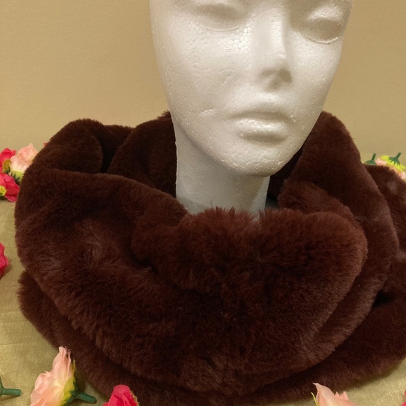 2 for 1! Lane Bryant Faux Fur Infinity Scarves, Burgundy and Teal (NWT) - Picture 12 of 13
